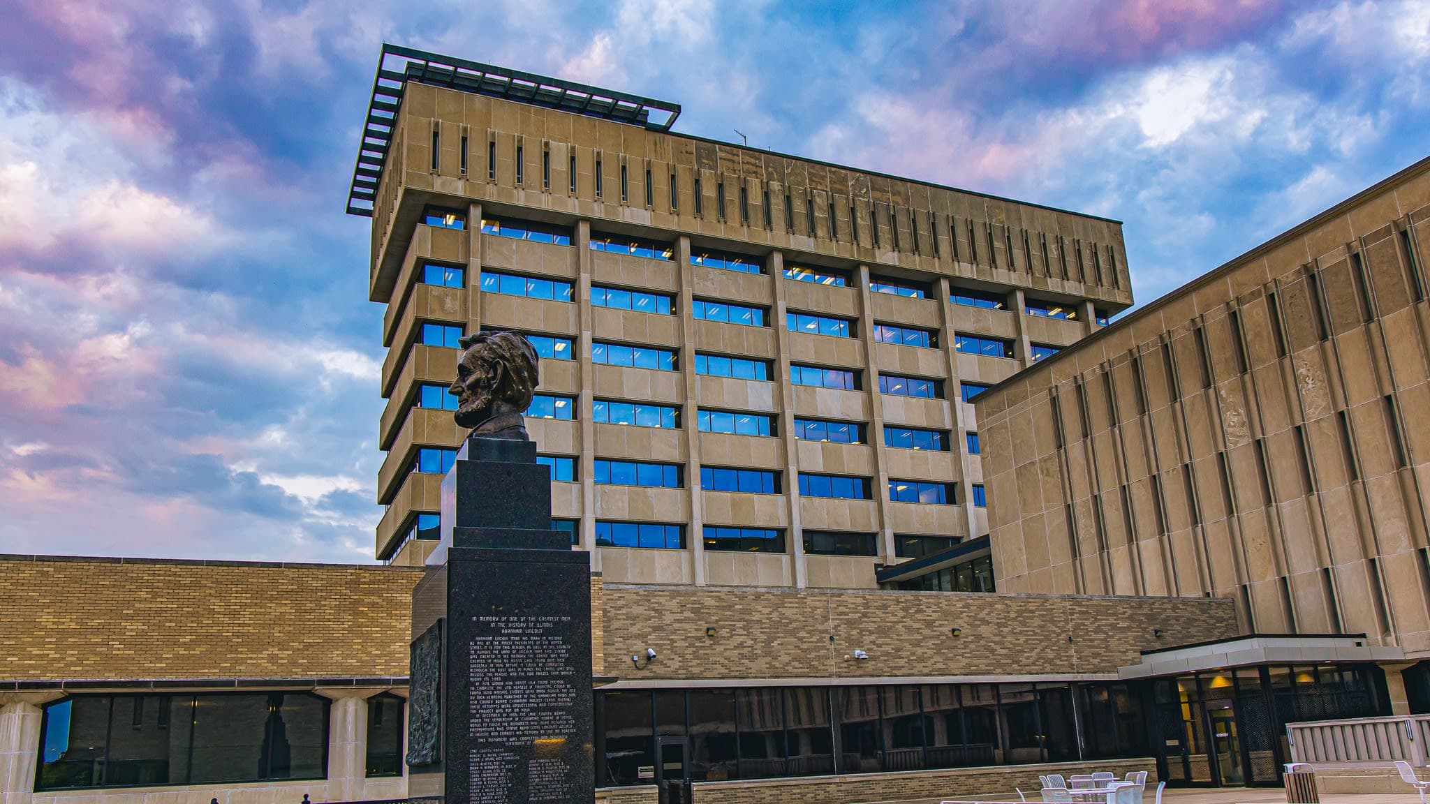 Downtown Waukegan, Lincoln Plaza